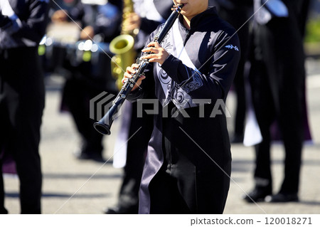 行進樂隊遊行樂器 120018271