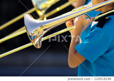 行進樂隊遊行樂器 120018296