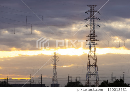 夕陽下染成的電線桿 120018581