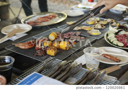 BBQ with girls 120020861