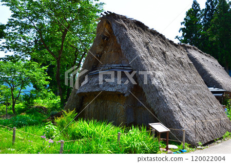 Toyama Prefecture, Ainokura Village, Primitive Gassho Style, Former Iwamoto House Toyama Prefecture, Ainokura Village, Primitive Gassho Style, Former Iwamoto House 120022004