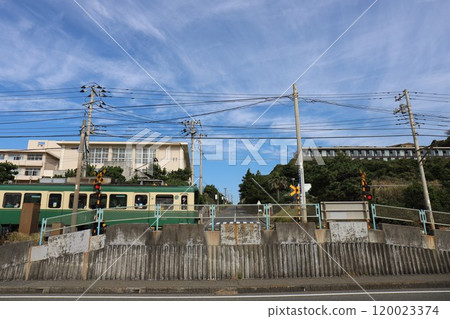 Enoshima Electric Railway passing in front of Shichirigahama High School (Shichirigahama Higashi 1-chome, Kamakura City, Kanagawa Prefecture) Enoshima Electric Railway passing in front of Shichirigahama High School (Shichirigahama Higashi 1-chome, Kamakura City, Kanagawa Prefecture) 120023374