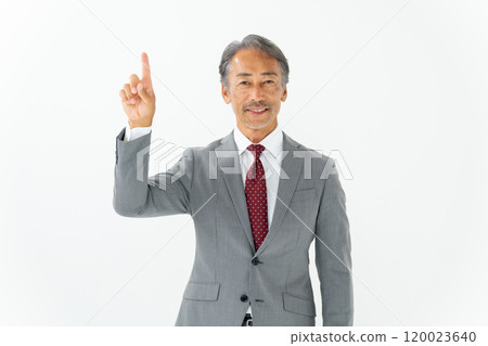 商務老人指著 120023640