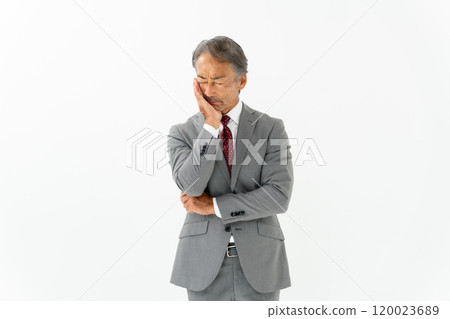 商務老人思考 120023689