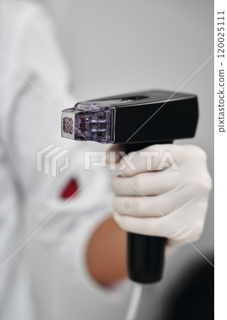 Handheld device used for medical examination in a clinical setting 120025111