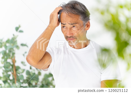 A man who cares about his hair Hair care 120025112