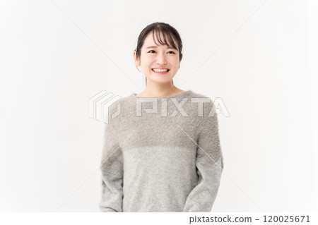 Woman casual portrait 120025671
