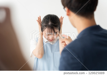 圍裙的婦女、兒童保育員、照護人員、投訴 120025889