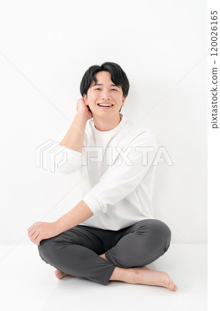 Casual, male, smiling, full body Casual, male, smiling, full body 120026165