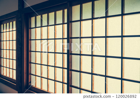 Shoji windows of the former Yamabe School building [Satoyamabe, Matsumoto City] 120026892