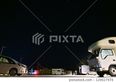 Camping car camping under the starry sky 120027978