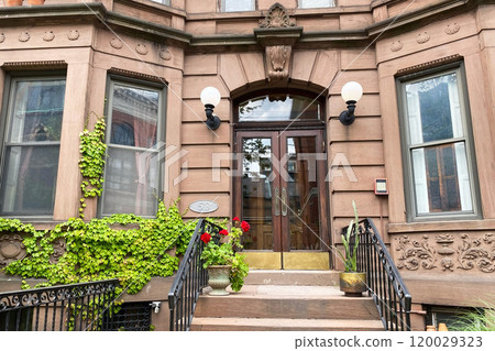 Brownstone entrance, facade of the building, staircase leading to the door, Manhattan, NYC, NY, USA 120029323