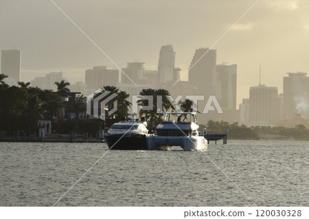 Luxury yacht and houses at the canal in Miami Beach Luxury yacht and houses at the canal in Miami Beach 120030328