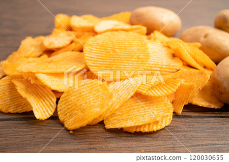 Potato chips , delicious BBQ seasoning spicy for crips, thin slice deep fried snack fast food. 120030655