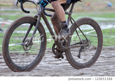 下雨天自行車比賽 120031388
