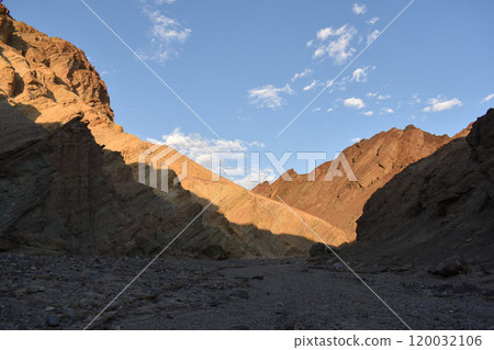 California mountains background, Golgen canyon in Death Valley, view of natural landscape, US national parks wildlife California mountains background, Golgen canyon in Death Valley, view of natural landscape, US national parks wildlife 120032106