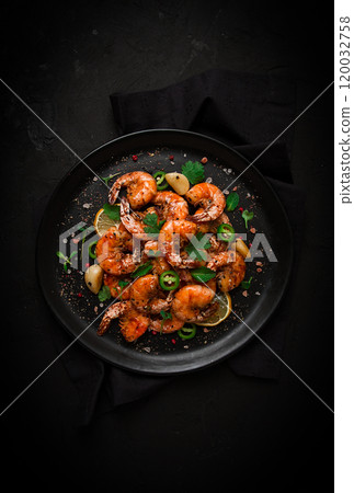 Fried shrimp, headless, with spices, grilled, homemade, no people, 120032758