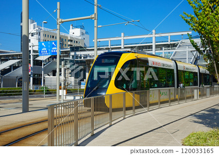 宇都宮站東口燈光線和藍天 宇都宮站東口燈光線和藍天 120033165