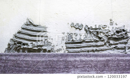 Plaster walls in a city apartment . Home renovation 120033197