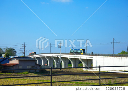 飛山城東站附近往返的燈光線及週邊風景 宇都宮輕軌 飛山城東站附近往返的燈光線及週邊風景 宇都宮輕軌 120033726