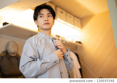 一個男人的室內肖像 120035548