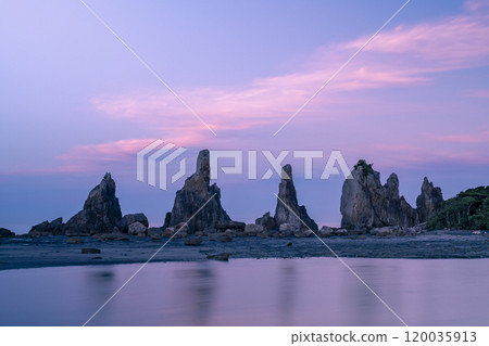 夕陽下的橋岩岩，和歌山縣東牟町串本町 120035913