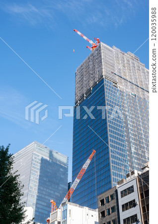 Cityscape with large-scale construction sites (around Tokyo Station) 120035988