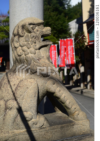 Guardian lion statues on the approach to Ryotoku-in Temple in Fukushima, Osaka-3 120036161