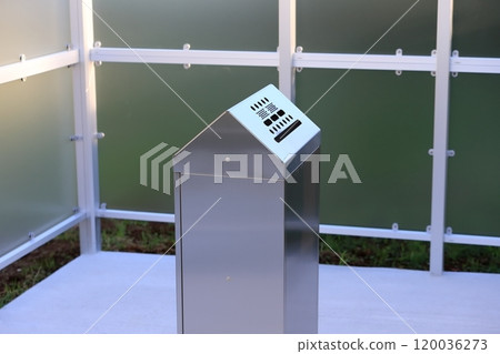 Public smoking area 120036273