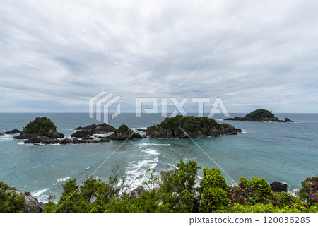Lover's Cape and Couple Waves, Susami Town, Nishimuro District, Wakayama Prefecture Lover's Cape and Couple Waves, Susami Town, Nishimuro District, Wakayama Prefecture 120036285