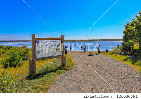 Lake Utonai in Tomakomai, Hokkaido 120036561
