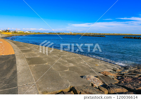 北海道苫小牧市苫小牧漁港附近的家鄉海岸 北海道苫小牧市苫小牧漁港附近的家鄉海岸 120036614
