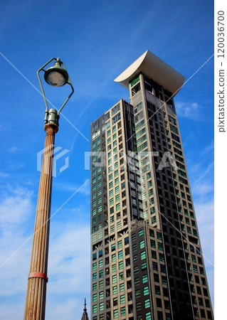 Mojiko Retro Observation Deck and Street Lights [Skyscraper] Vertical Position 120036700