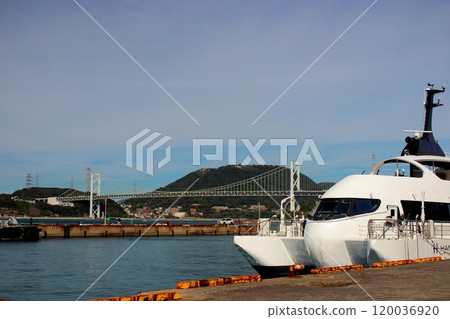 Ships moored at Mojiko Retro and the Kanmon Bridge [Blue sky] 120036920