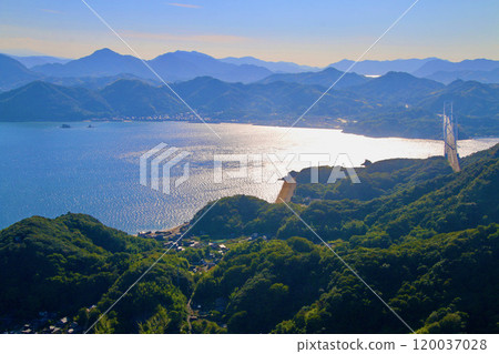 View of Innoshima Bridge from Takamiyama Observatory (Onomichi City, Hiroshima Prefecture) 120037028