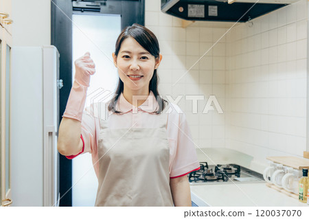 Housekeeping service staff 120037070