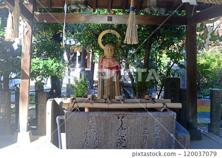Enmei Jizo statue and Chozuya (purification fountain) in the grounds of Ryotoku-in Temple, Fukushima, Osaka-1 Enmei Jizo statue and Chozuya (purification fountain) in the grounds of Ryotoku-in Temple, Fukushima, Osaka-1 120037079