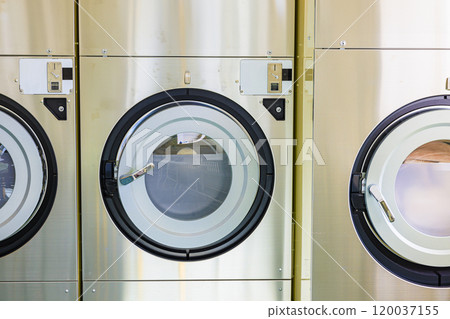 Save time and enjoy a comfortable life with coin laundry Save time and enjoy a comfortable life with coin laundry 120037155