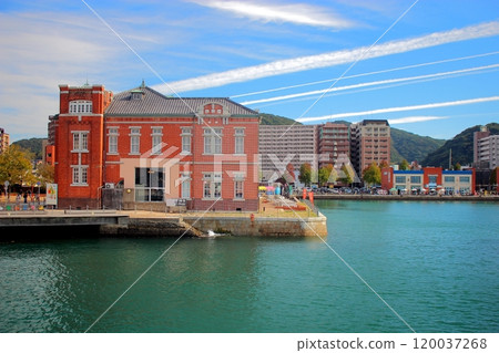 Moji Customs and contrails in Mojiko Retro 120037268