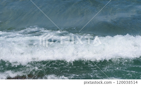 海浪拍打,海景。 海浪拍打,海景。 120038514