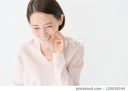 Skin-care woman in her 30's 120038594