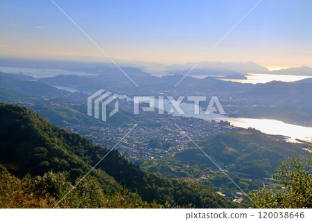 View of Onomichi from Narutakiyama Observatory (Onomichi City, Hiroshima Prefecture) View of Onomichi from Narutakiyama Observatory (Onomichi City, Hiroshima Prefecture) 120038646