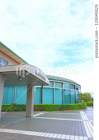 Scenery of Nagakute City Central Library, Nagakute City, Aichi Prefecture 120040829
