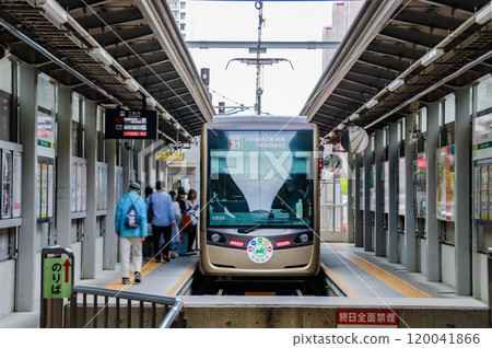 Tennoji Station stop / 1-chome Abeno-suji, Abeno-ku, Osaka City, Osaka Prefecture 120041866
