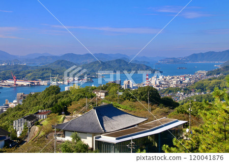 View from the observation deck at Senkoji Park (Onomichi City, Hiroshima Prefecture) 120041876