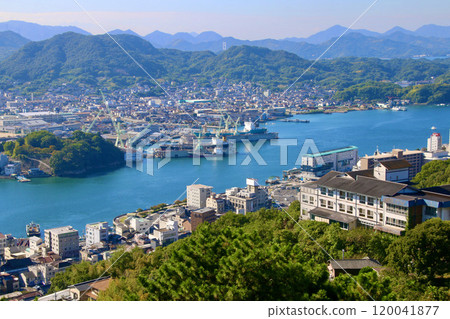 View from the observation deck at Senkoji Park (Onomichi City, Hiroshima Prefecture) 120041877