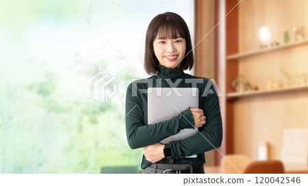 Smiling woman/businesswoman with a computer 120042546