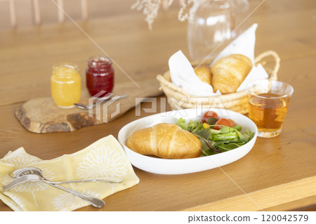 Breakfast: Bread and salad on the table 120042579
