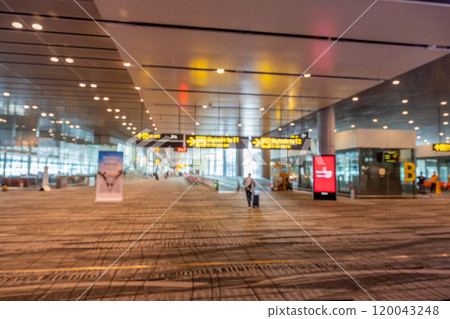 張儀新卡波 2024 張儀新卡波是機場的過境遊客。舒吉機場是世界上最大的機場之一。 120043248