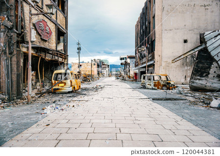 2020 Noto Peninsula Earthquake: Scorched earth townscape of Wajima 120044381